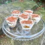 tiramisu mini ve střední velikosti
